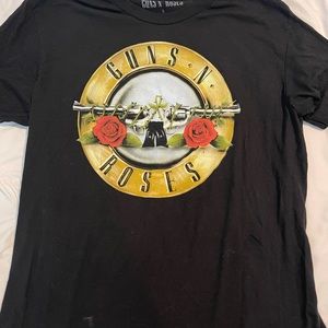 Guns and Roses black tshirt, large